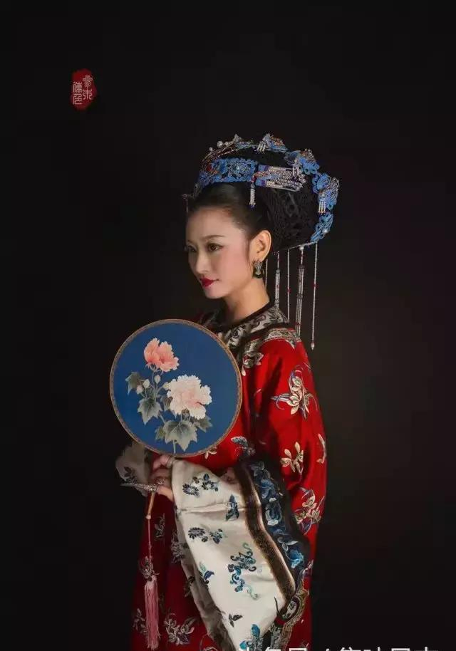左书侨机缘巧合地认识了现在的京剧老师——扈金娜,到了大学后,最后