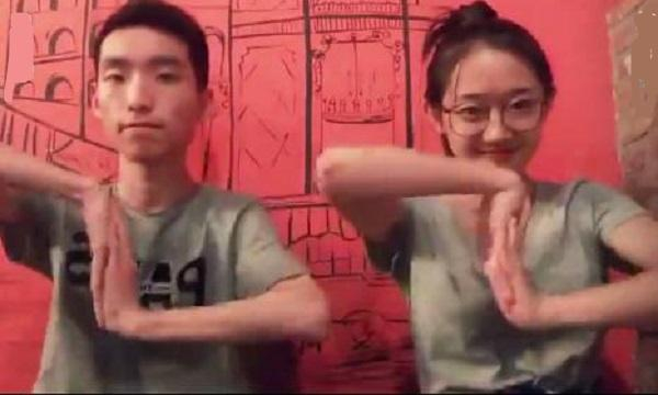 抖音网红代古拉K男朋友是他? 未成名前穿情侣装一起拍视频
