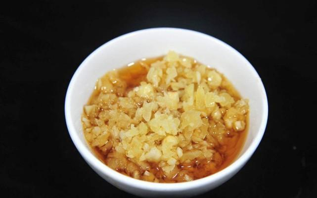 教你在家自制蒜泥, 这样做既简单又方便, 学会能用一辈子|大蒜|蒜泥|学会_新浪新闻