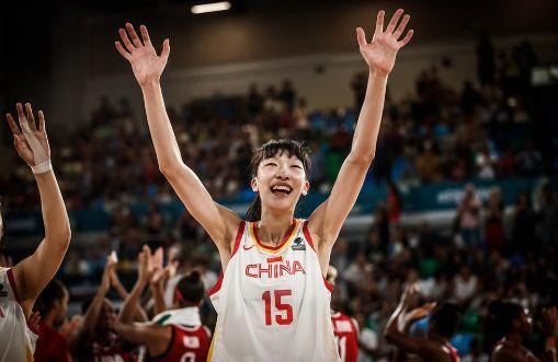 对阵美国砍20分2帽！女篮19岁天才中锋闪耀世界杯 她堪称女版姚明