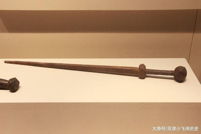 古代五大名将锏: 一柄为罕见国宝, 一柄最可爱, 打完敌将看大门