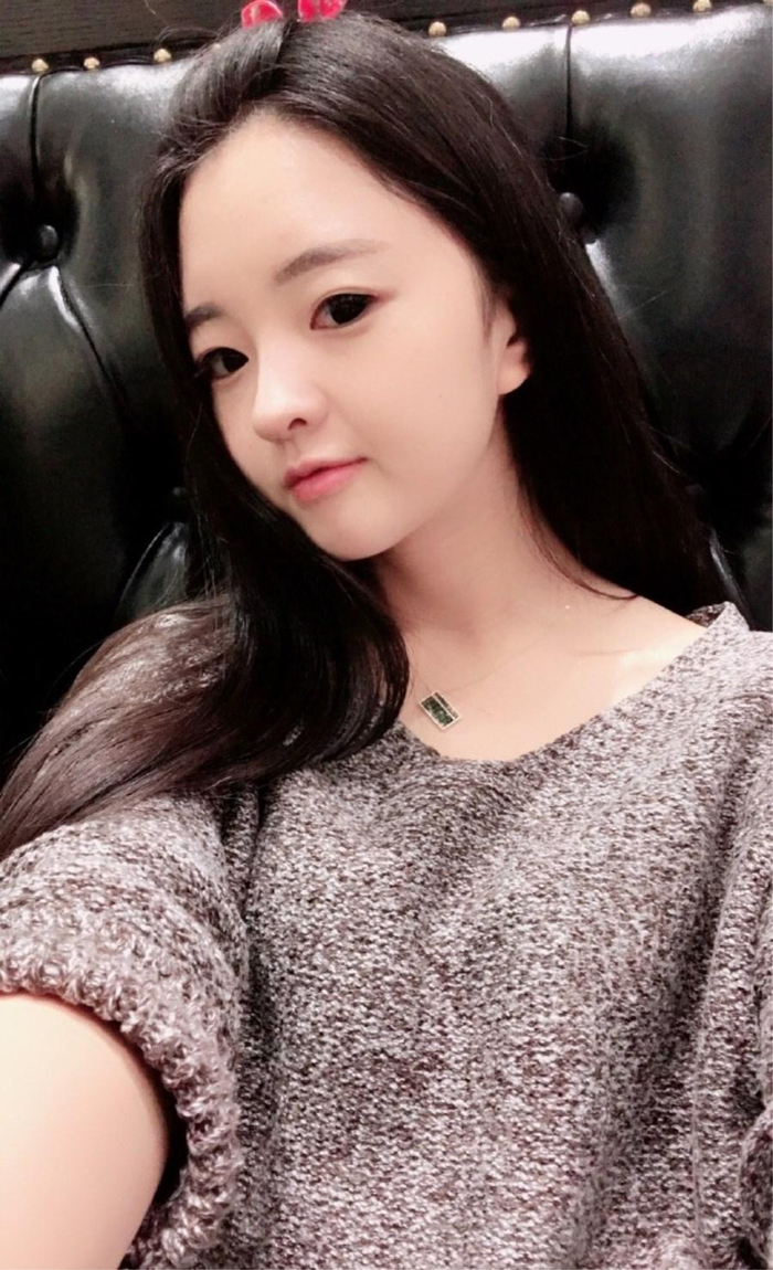 小小呵与yy人气主播李先生之前同为蓝雨公会主播,后因公会被china公会