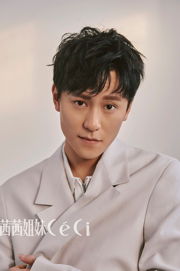 秦俊杰杂志大片曝光 多样LOOK演绎春日摩登