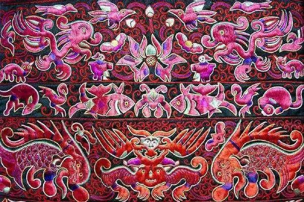 传承在绣女指尖的彝文化,是彝族最炫的民族风!