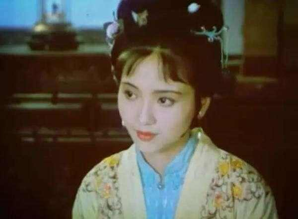 祁厅长夫人的梁璐被喷丑，年轻时的颜值绝对堪称是校花级别