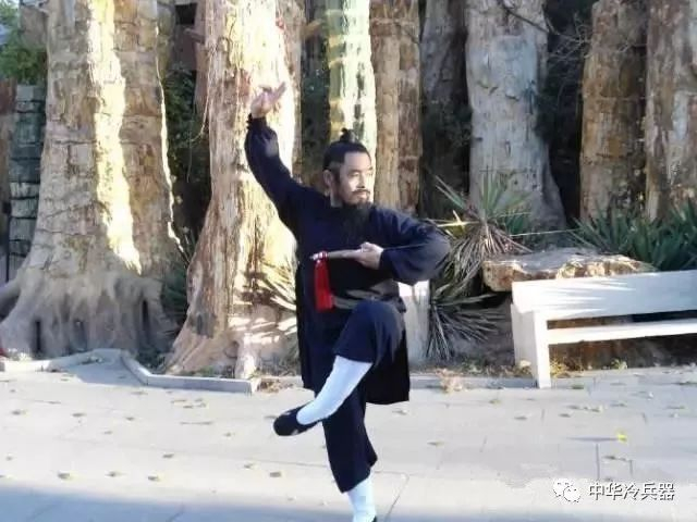从古代的杀伐利器到现在的文化传承中国剑术究竟经历了怎样的发展