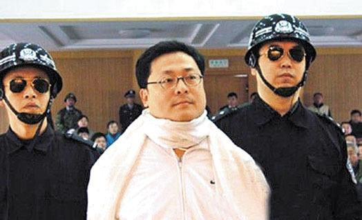 得罪黑老大刘汉，亿万富豪三兄弟都被判死刑_新浪新闻