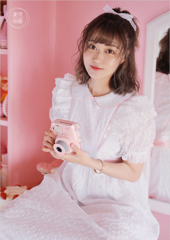魔仙"美琪"近照曝光!蜕变成女神气质优雅,换上礼服美得认不出