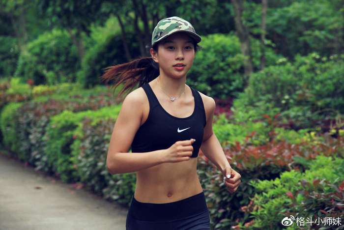 专访UFC中国举牌女郎王晶晶