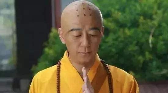 和尚都会头顶戒疤，为何有人6个有人是9个？看到12个请尊称大师|戒疤|和尚|头顶