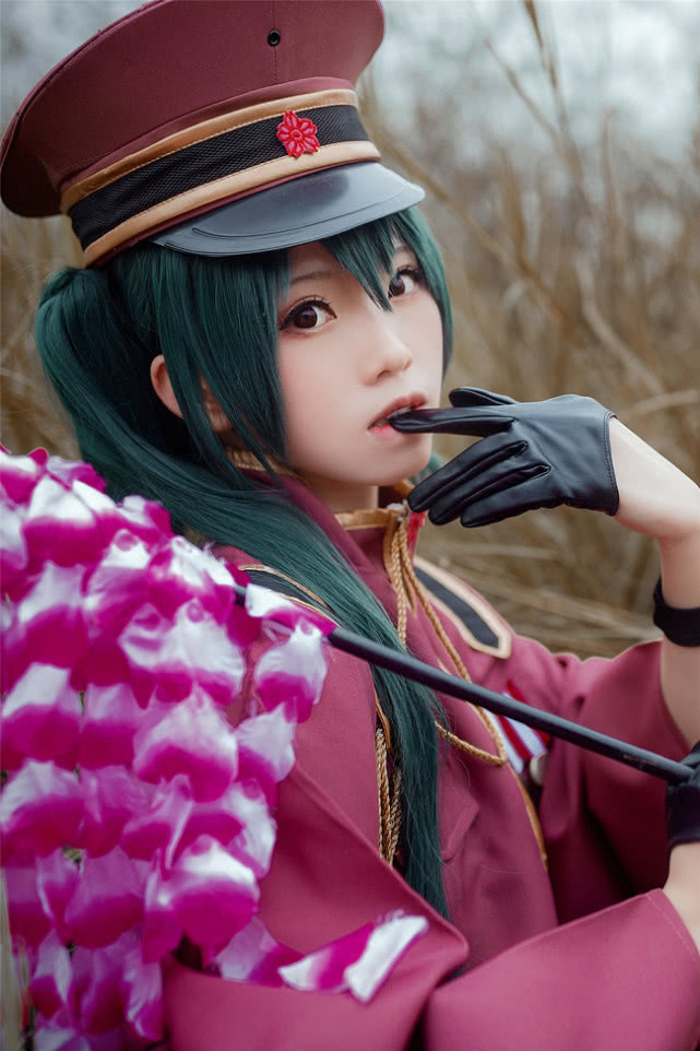 小姐姐cos千本樱-miku,咬手套成亮点,网友:血槽空了!