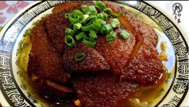 坨子肉类似红烧肉,肉肥而不腻,入口即烂,香气四溢,回味无穷!|红烧肉|干腌菜|香气_新浪新闻