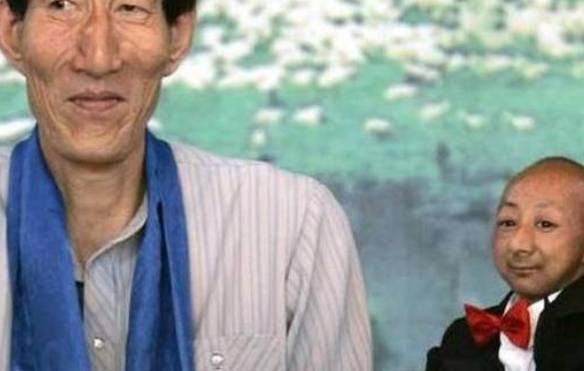 盘点世界上“最小”的世界纪录，最小的扑克牌比指甲还小
