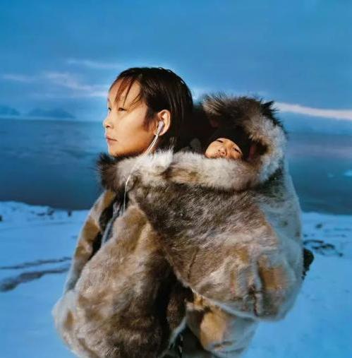 生活在北极圈内的部落，基因和黄种人接近，奇特的习俗让人费解！