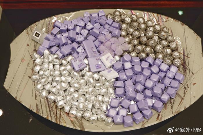 巧克力中间有软糖_巧克力中的劳斯莱斯_劳斯莱斯中国有多少辆