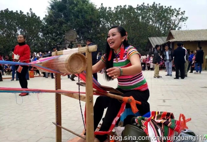 实拍:云南基诺族神秘的成年礼仪式(图)|云南|成年礼|基诺族|仪式|青年_新浪新闻