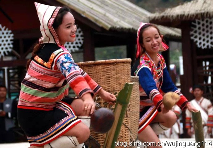 实拍:云南基诺族神秘的成年礼仪式(图)|云南|成年礼|基诺族|仪式|青年_新浪新闻