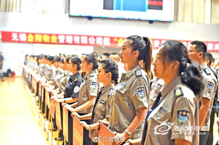 既有文又有武,还得有“证” 如今的保安已不是传统的“门卫大爷”