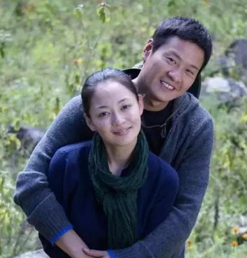 连奕名前妻陈实近照,37岁做总裁活得精彩,离婚后与女儿共成长