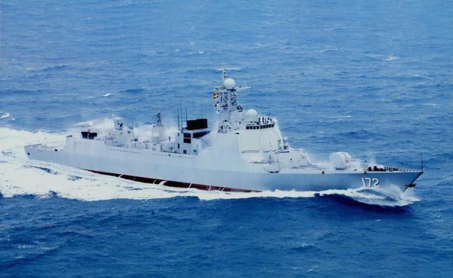 052和055型驱逐舰能在10米高的海浪中穿行吗?|军舰|舰船|浮力|海况|稳定性_新浪新闻