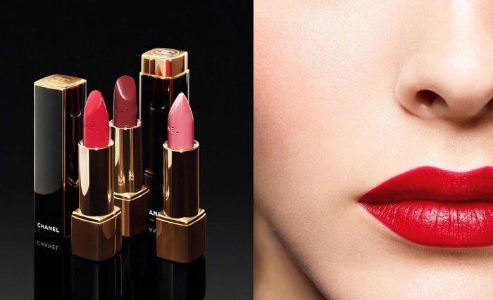 Vittoria Ceretti Stuns in Chanel Holiday '19 Makeup Campaign
