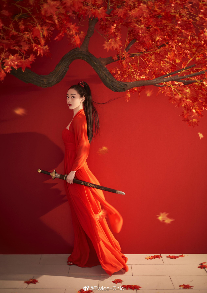 宣璐 | 红衣女侠大片发布. 独立于飘零枫叶中的侠女