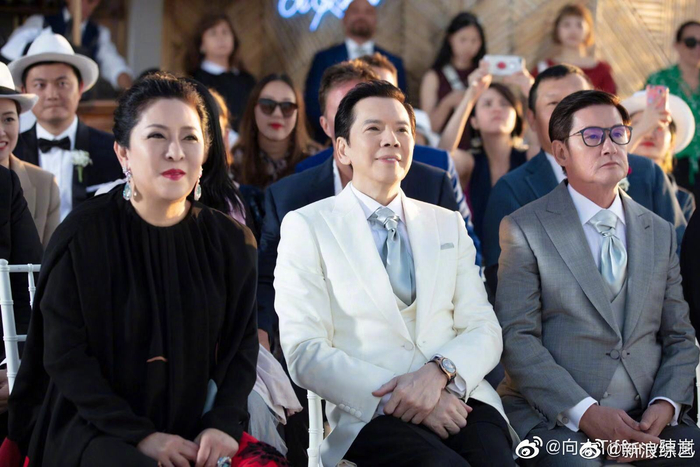 @向太Tiffany陳嵐 微博晒出儿子@向佐JackyHeung 和儿媳@郭碧婷 的婚