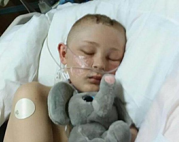 男孩颅骨骨折昏迷，医生宣布脑死亡要求捐献器官，他立刻醒了过来