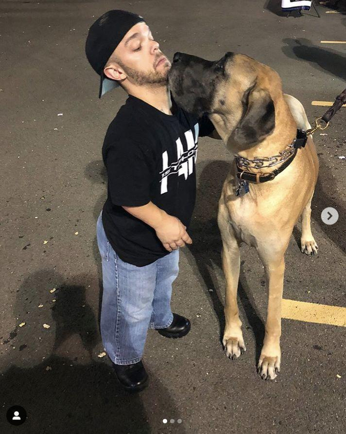 脱衣却是肌肉小钢炮