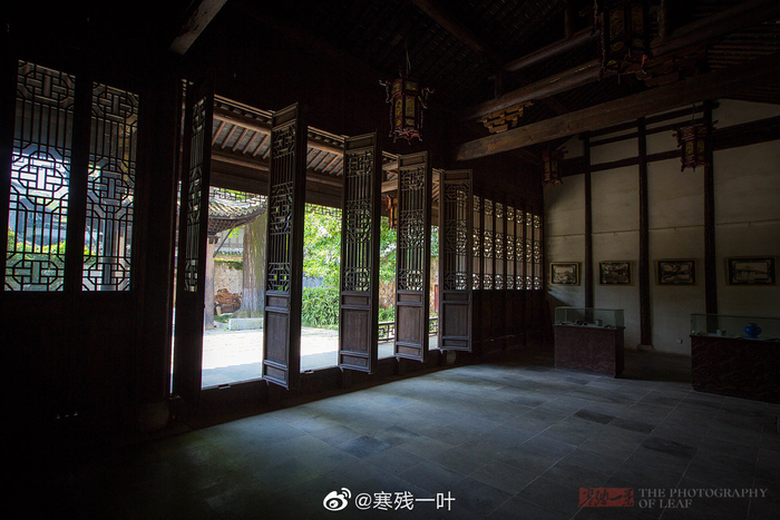 宗祠,又称为宗庙、祖庙、祠堂,是供奉家族祖先牌位和祭祀的地方