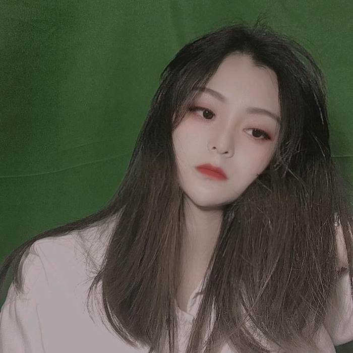 性感的厌世妆 厌世妆的特点就在于冷漠空灵的眼睛