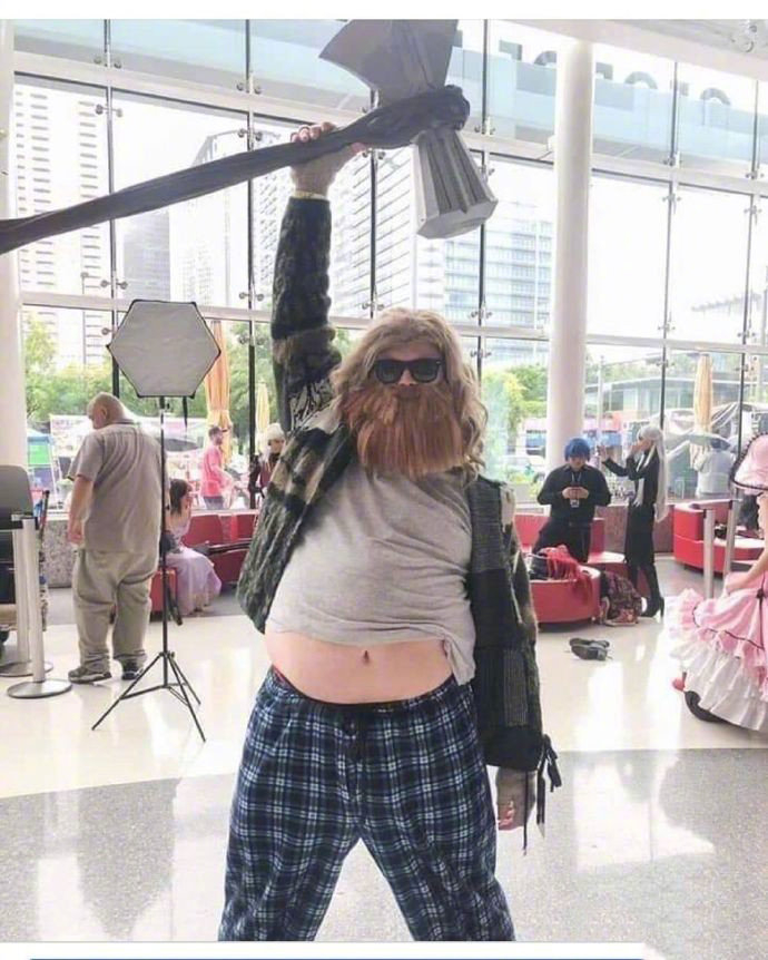 胖雷神已成为COSPLAY最火角色!因为扮演起来不太费劲~