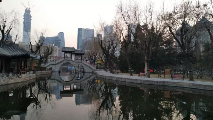 您绝对难以相信这地段会有这样的一个公园