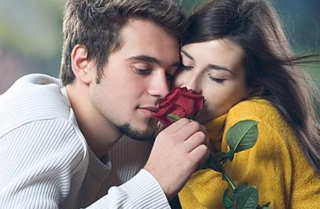 假装爱上你的女人,往往会有四种表现,男人们擦亮眼睛!