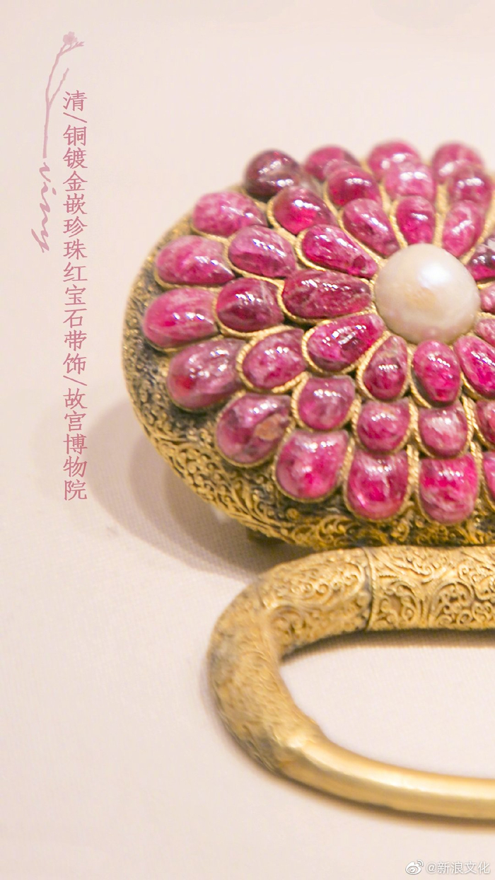 这三个色泽鲜艳的“红石榴”居然不能吃~这是@故宫博物院 珍宝馆的清