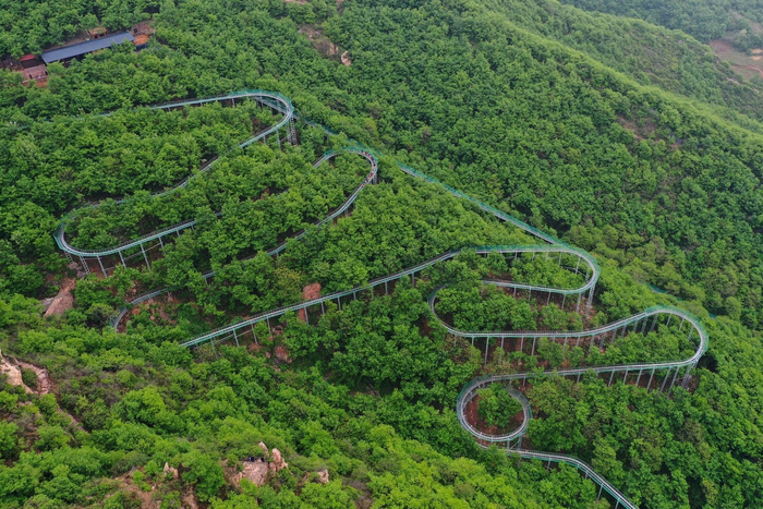 河南新密伏羲山实景"过山车"