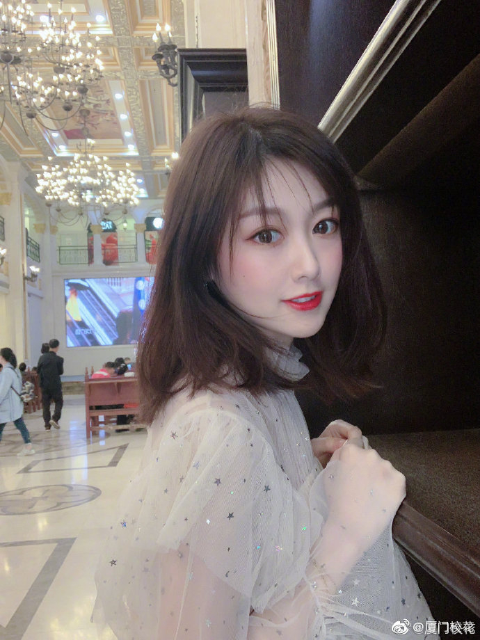 她叫张妍，96年，毕业于厦门理工学院，身高168cm，满分十分计