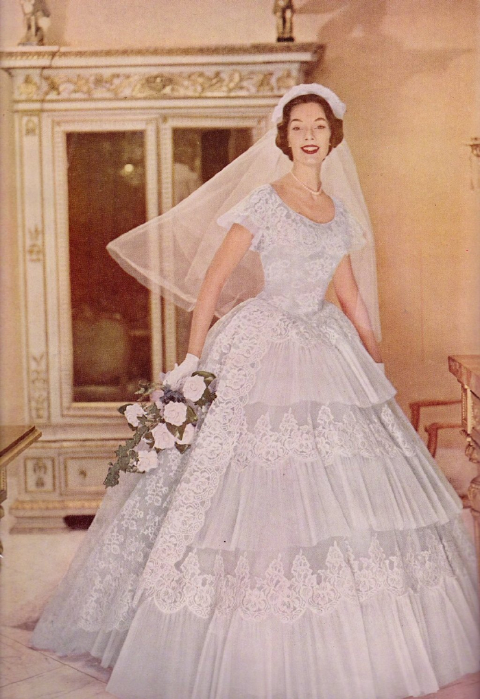 好优雅！1950年代的新娘与婚纱。 