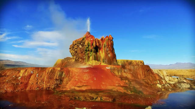 位于美国内华达州的飞翔间歇泉flygeyser