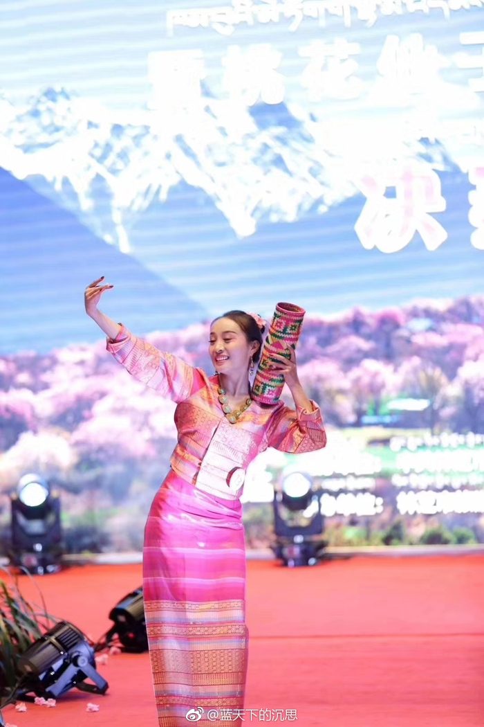 林芝桃花节的桃花仙子,像桃花一样美艳动人