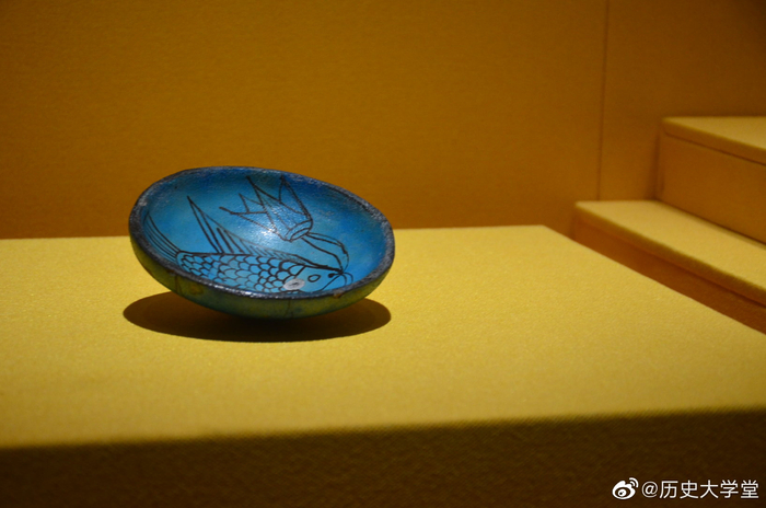 古埃及的碗(公元前1550-前1295年),碗面被施以浓郁的绿松石色