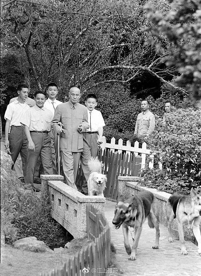 历史老照片:蒋公在台湾的老年生活