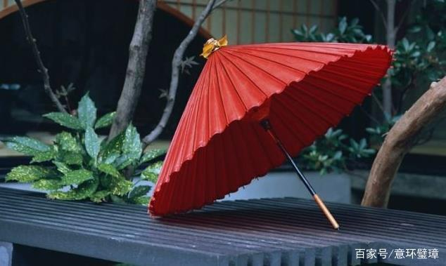 许仙和白娘子的定情信物——油纸伞，古代真有这方面的含义|油纸伞|许仙|白娘子|鲁班|白素贞_新浪新闻
