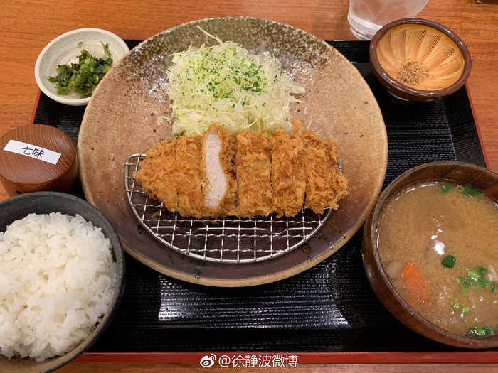 浙江金华的两头乌猪🐷,传入日本就变成了贵族|_新浪新闻