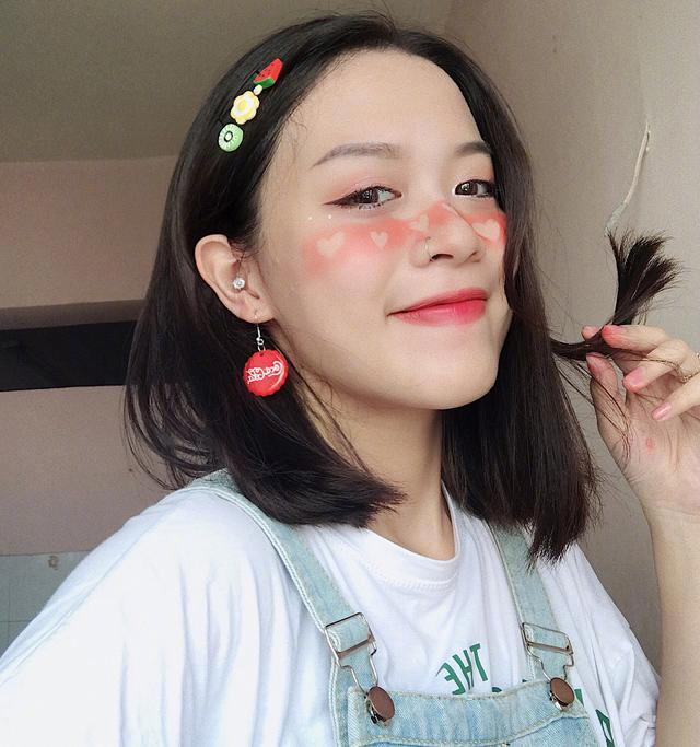 越南美妆博主hoa trang把脸当成调色板,实力诠释颜好就是任性!