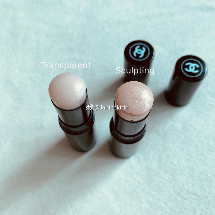 CHANEL 2019年新品高光棒,共两个色号,Transparent 和 Sculpting