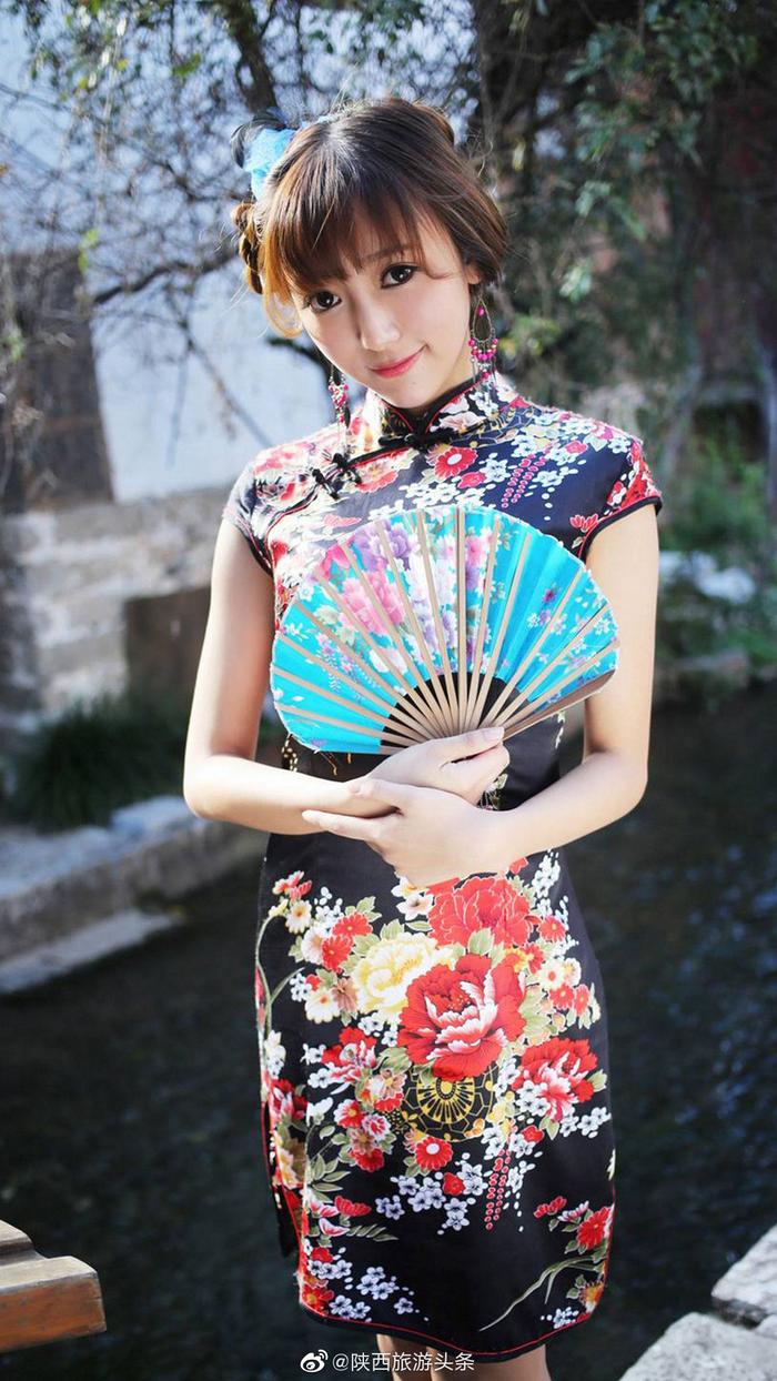 绝区零爱丽丝角色展示 剑与华尔兹