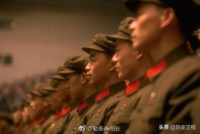 1973年解放军三军仪仗队 简朴而庄严 战士满脸坚毅 👍