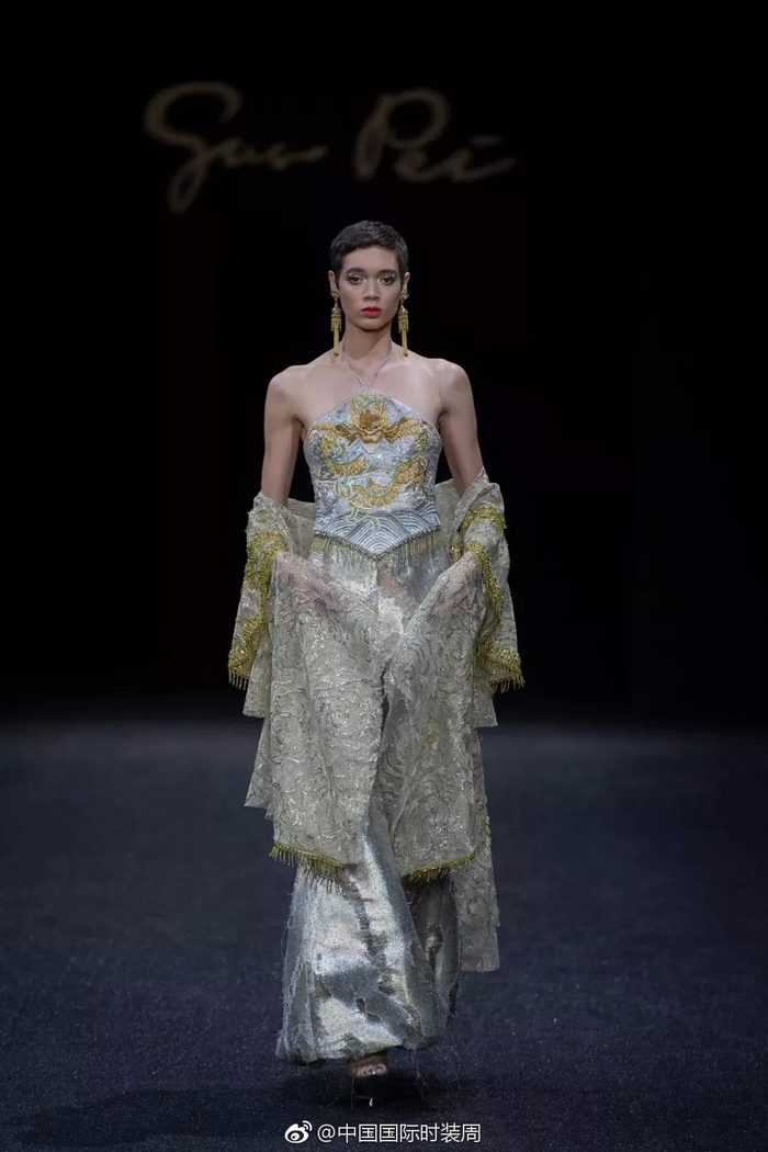 中国服装设计郭培2019春夏巴黎高定大秀,以中国古代宫廷服饰为灵感