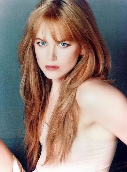 之所以都是收养的孩子，是因为两次怀孕全部流产，那种失去让她深感痛苦。